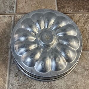 Vintage Aluminum Bundt Cake Pan Fluted Design Baking Mold Kitchenware